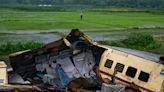 Sube a nueve muertos el balance del choque de trenes en India