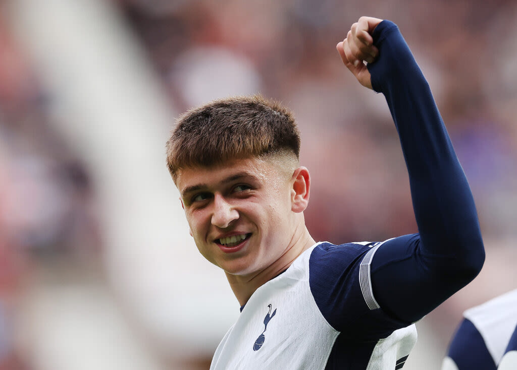 Spurs tie down teenage sensation Mikey Moore to new contract