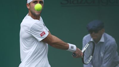 Argentinos en Wimbledon: triunfo de Etcheverry y Cerúndolo en veremos...