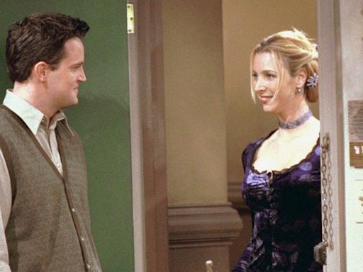 Lisa Kudrow Says This Classic 'Friends' Scene Was Completely Improvised