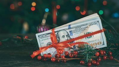 10 Savings Tricks for Retirees Budgeting for the Holidays