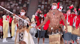 “Besuntado de Tonga” agora é coach e carrega tocha olímpica em Paris