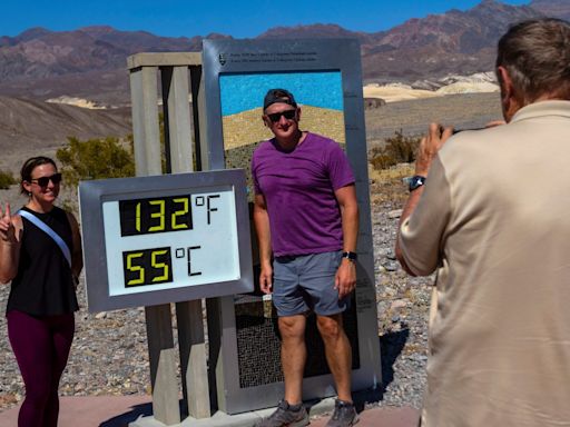 Turistas europeos invaden el Valle de la Muerte pese a ola de calor en EE.UU. - El Diario NY