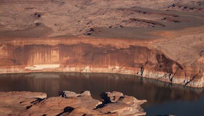 2 children and 1 women dead after pontoon capsized on Lake Powell on Friday