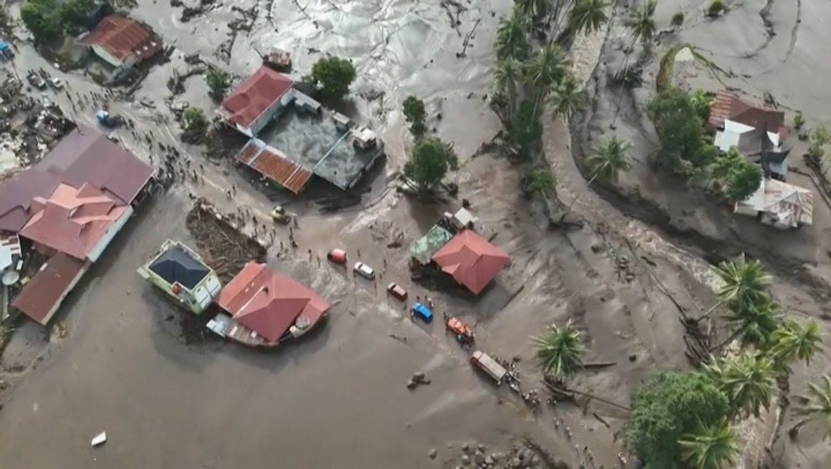 Indonesia: Houses submerged in floods after cold lava and mud flow down volcano