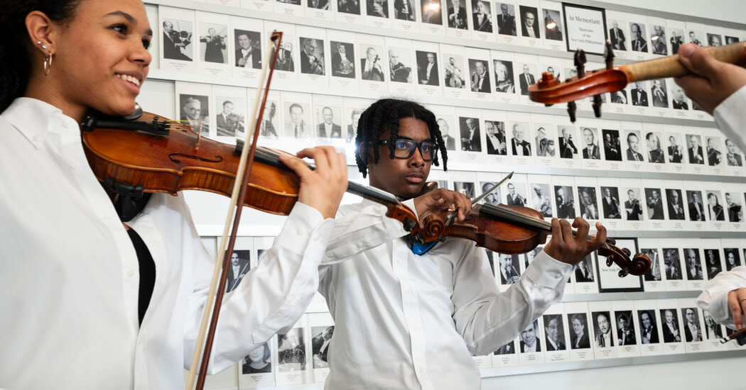 A Student Orchestra Shouts ‘Mambo!’ and Meets Gustavo Dudamel