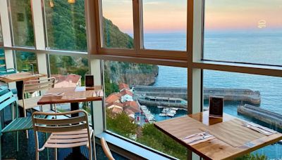 El restaurante en un pequeño pueblo costero que sirve las mejores hamburguesas de Bizkaia: recetas originales y unas espectaculares vistas al mar