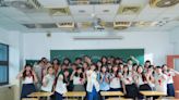 丁噹邀30學子合唱〈致遠道而來的我們〉 重返校園被誤認老師 - 鏡週刊 Mirror Media