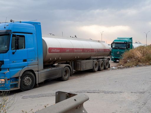 Insight: Kurdish oil smuggling to Iran flourishes