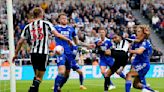 Newcastle vuelve a la Liga de Campeones tras empatar con Leicester