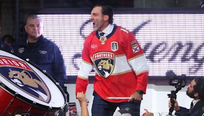 LOOK: Hall of Fame goaltender Roberto Luongo suits up for men's league hockey game