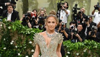 Todos los detalles del look de Jennifer López en la gala del Met 2024