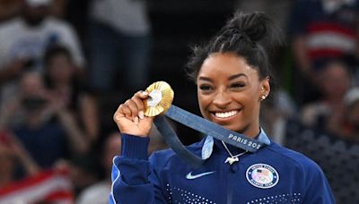 Simone Biles aux JO 2024 : le message caché derrière son mystérieux collier chèvre