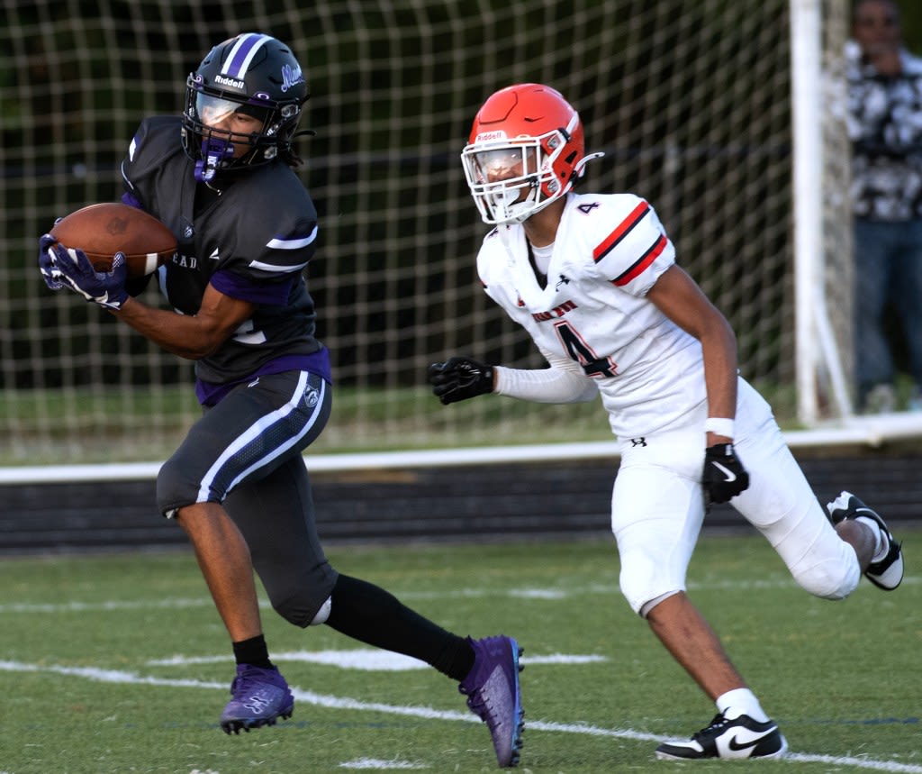 Alijah Johnson throws 3 touchdowns as Meade football spoils Severn Run’s debut with 43-6 win