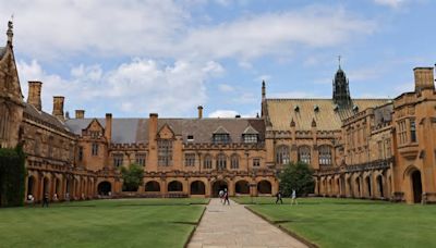 Staff and students evacuate Sydney University as New South Wales Police investigate an alleged threat