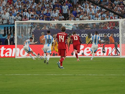 Video: la asistencia top de De Paul y el gol de caño de Julián Álvarez