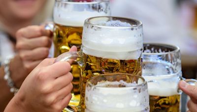 In München - Preis-Hammer am Oktoberfest! Maß Bier reißt wohl 15-Euro-Marke