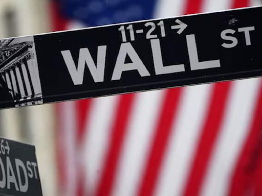 Wall Street closes higher as investors return to megacap stocks