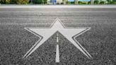Qué significan las estrellas pintadas en carreteras de Colombia: no es el que muchos creen