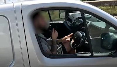 Escándalo en Inglaterra: grabaron a un hombre afeitándose mientras manejaba en una autopista