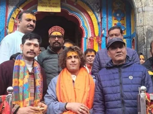 Sonu Nigam seeks blessings at Kedarnath Temple - see pics | Hindi Movie News - Times of India