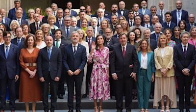 La reina Letizia preside una sesión del Instituto Cervantes en el Ayuntamiento de Barcelona