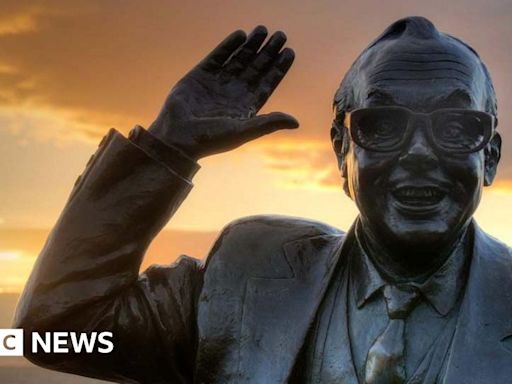 Eric Morecambe statue still bringing sunshine after 25 years