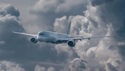 Así se ven los aviones evitando pasar por el huracán Beryl; recorridos sorprenden