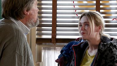 Coronation Street: Lauren makes an apology