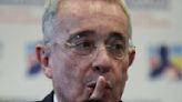 Suspenden audiencia de acusación por soborno a testigos contra expresidente colombiano Álvaro Uribe