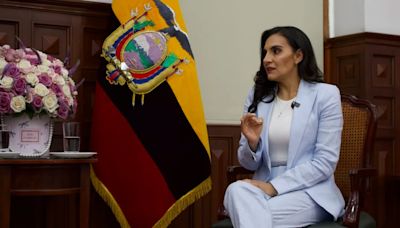 La vicepresidenta de Ecuador inició una demanda contra el gobierno por violar sus derechos y orquestar su destitución