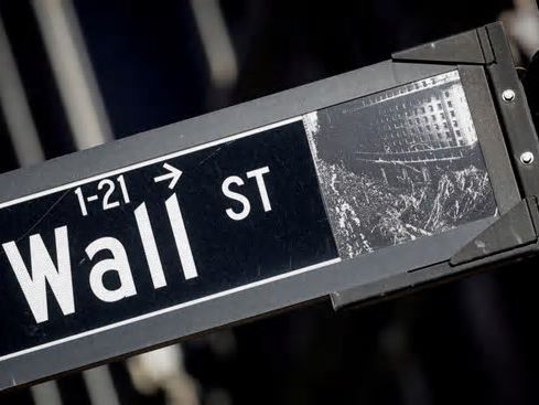 Wall Street cierra en rojo tras cifras económicas y desplome de Meta