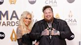 Jelly Roll y Bunnie Xo olvidaron la fecha de su aniversario de bodas y decidieron renovar sus votos