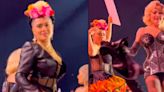 VIDEO: Salma Hayek conmueve con gesto de amor a fan durante concierto de Madonna