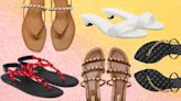 Se buscan sandalias minimalistas para un verano de comodidad