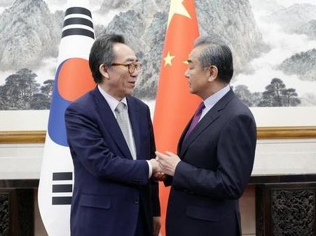 王毅晤韓外長：兩國關係困難不符共同利益 冀加強溝通消除誤解