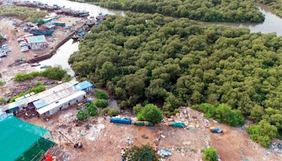 Versova dumping: Forest secretary tells Mangrove Cell to probe the matter