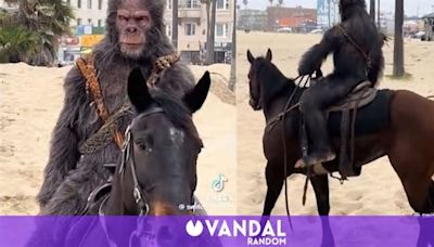 Aparecen simios a caballo en EE.UU: La inquietante publicidad de 'El planeta de los simios' que se hace viral