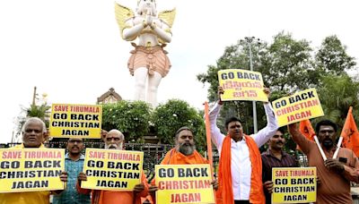 Alipiri echoes with ‘Go Back Jagan’ slogans