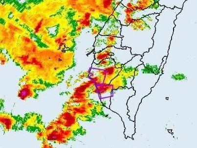 上班注意！雨區不斷擴大「10縣市大雨特報」 南高屏大雷雨轟炸