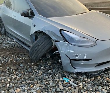 Falha no piloto automático de carro da Tesla quase gera acidente fatal