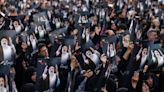 Miles de iraníes participan en las procesiones fúnebres del presidente Raisi en Tabriz y Teherán
