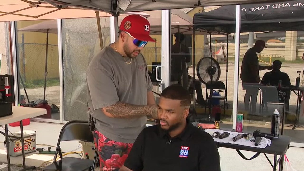 Houston barbershop getting back to business in parking lot due to ongoing power outage