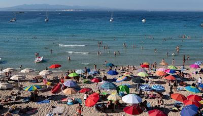 Italy imposes beach rules and selfie stop lights as tourist numbers hit peak levels