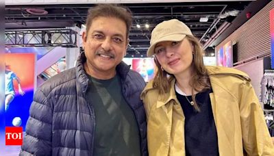 Ravi Shastri bumps into 'gorgeous' Maria Sharapova, shares picture with 'fashion icon' | Off the field News - Times of India