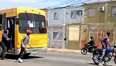 Un grupo afín a Maduro secuestró un ómnibus en el estado de Zulia y detuvo a seis activistas opositores