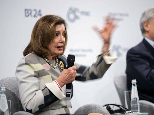 Nancy Pelosi sugiere que Biden debería repensar su candidatura a la reelección