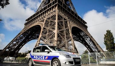 Un policía, herido en un ataque con cuchillo en los Campos Elíseos de París