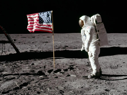 Russian scientist debunks US moon landing conspiracy theories - Times of India