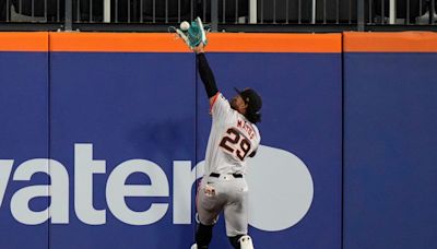 Cardiac Giants do it again, then barely hang on to beat Mets